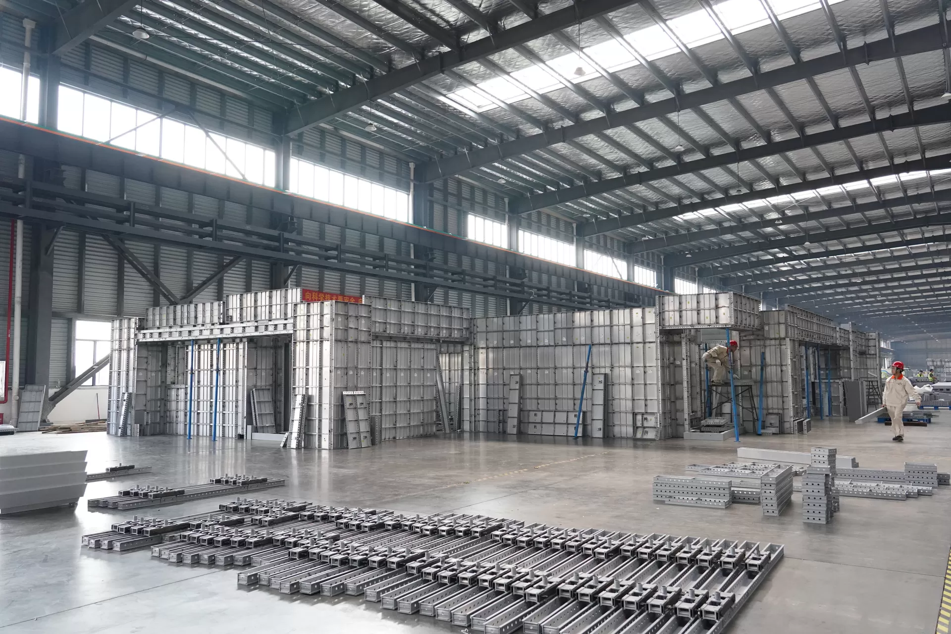 إطالة عمر أنظمة صب الخرسانة المصنوعة من الألومنيوم